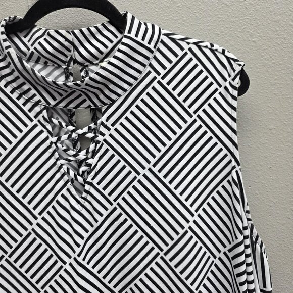 Cato Shirt Womens 26/28W Black White Sleeveless Mock Neck Lattice Keyhole Print - Picture 2 of 10